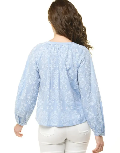 Chemisier brodé bleu ciel