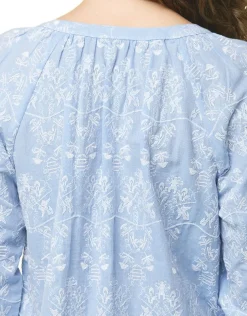Chemisier brodé bleu ciel