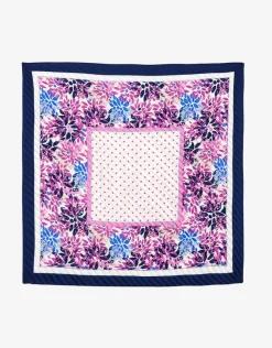 Foulard carré rose plissé
