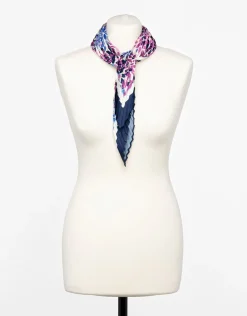 Foulard carré rose plissé