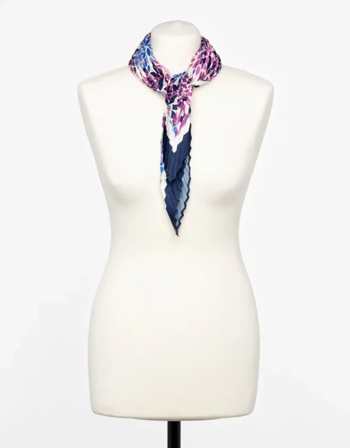 Foulard carré rose plissé