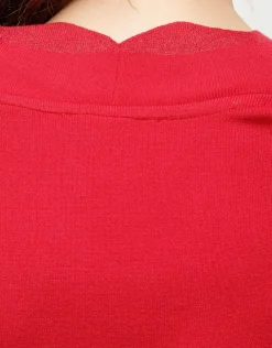 Pull cache-coeur rouge