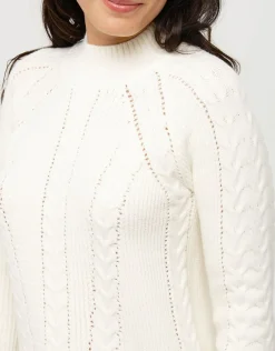 Pull doux écru torsades