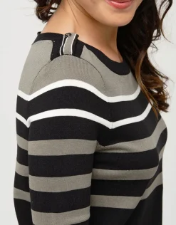 Pull noir rayé