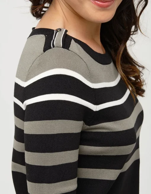 Pull noir rayé