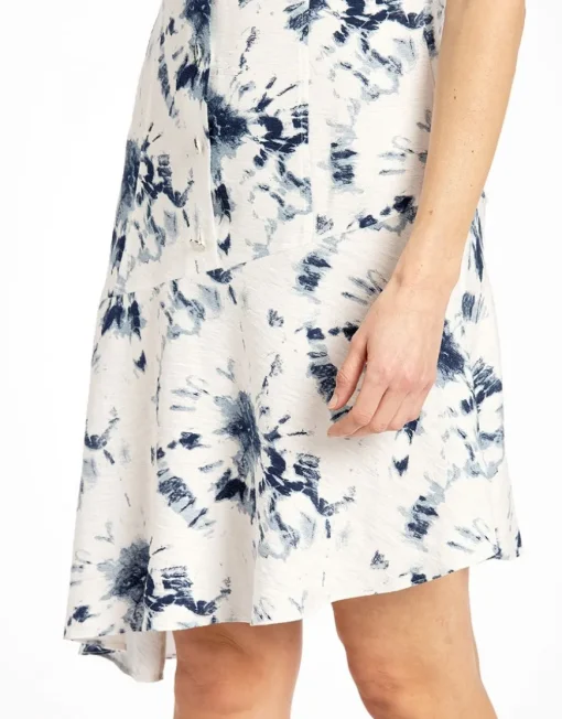 Robe blanche asymétrique
