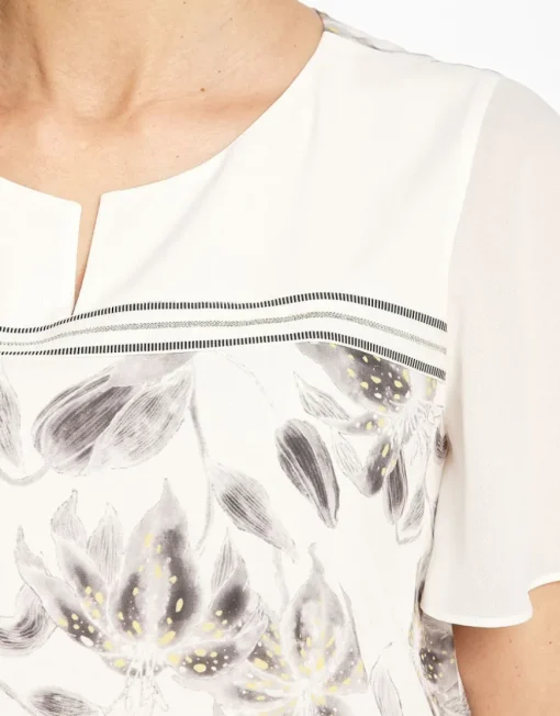 Robe chic écrue à volants