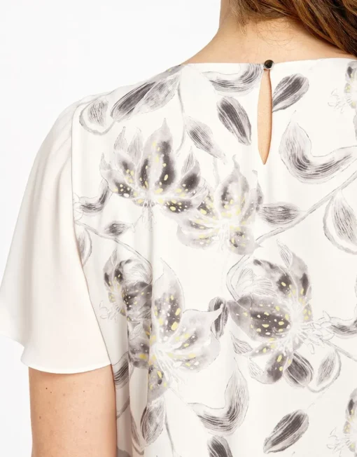 Robe chic écrue à volants