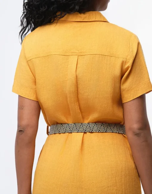 Robe en lin ocre