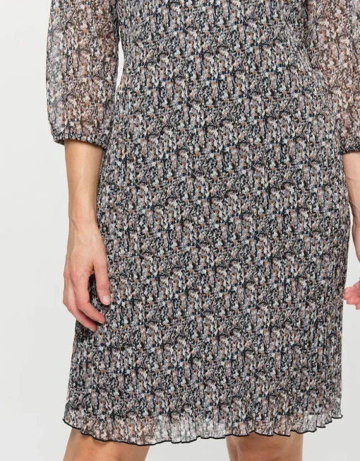 Robe plissée beige noir
