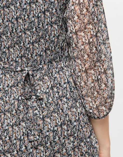 Robe plissée beige noir