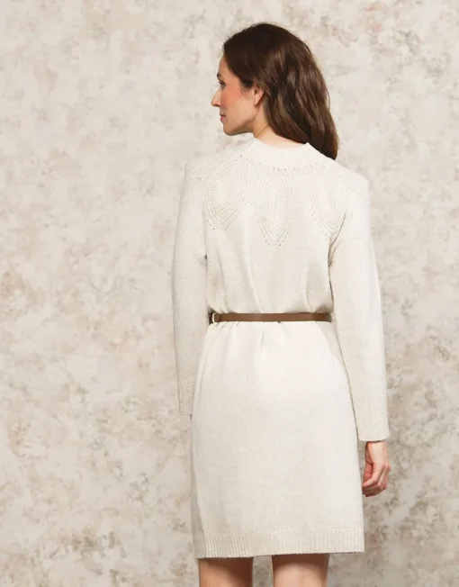 Robe pull beige ceinturée