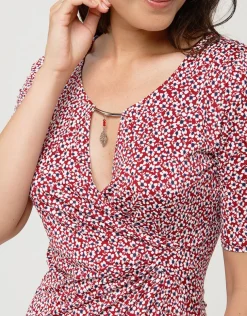 Robe rouge drapée fleurie