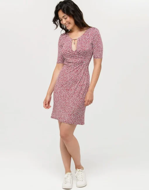 Robe rouge drapée fleurie