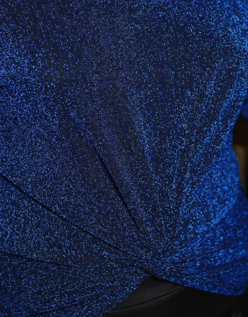 T-shirt drapé chic bleu
